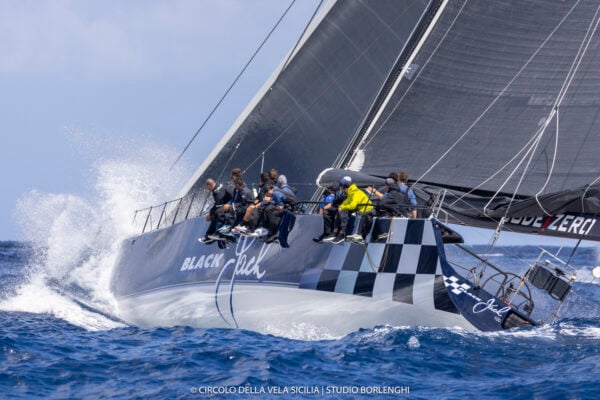 Un mese alla partenza: si prepara una grande edizione internazionale per il ventennale della regata! Torna il 100 piedi Black Jack!