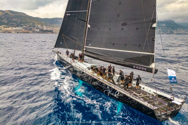 Black Jack 100 imbattibile, sua la Line Honours. Poi gara sospesa: i dettagli