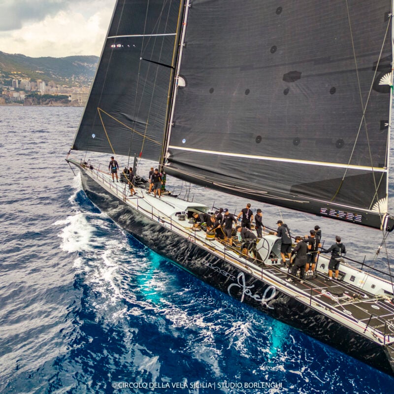 Black Jack 100 imbattibile, sua la Line Honours. Poi gara sospesa: i dettagli