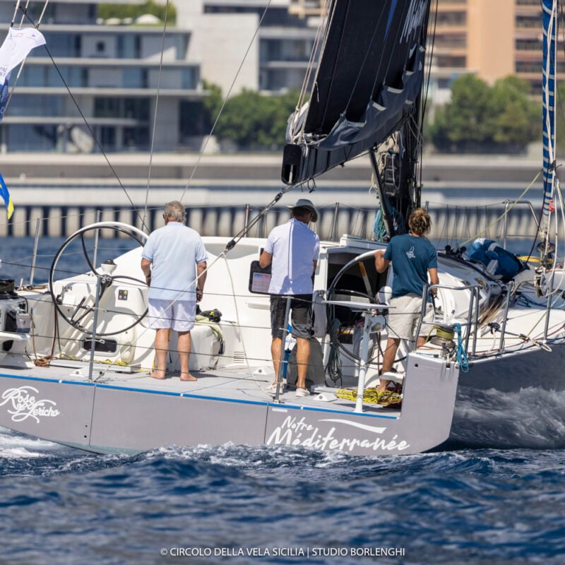 Penultimo giorno della regata, il grosso della flotta atteso tra la serata e la notte di sabato. Domenica il gran finale